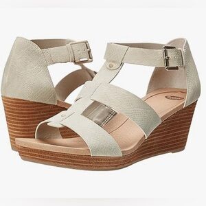 Gorgeous Faux Snakeskin Wedges